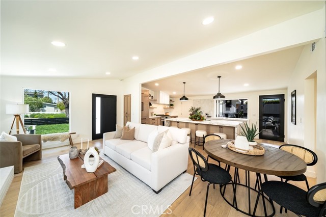 Detail Gallery Image 1 of 34 For 229 East Wilson Street, Costa Mesa,  CA 92627 - 3 Beds | 2 Baths