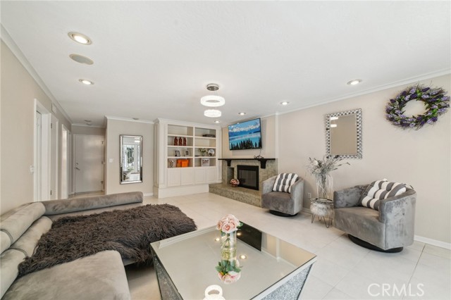 Detail Gallery Image 9 of 40 For 17675 Rainglen, Huntington Beach,  CA 92649 - 3 Beds | 2/1 Baths