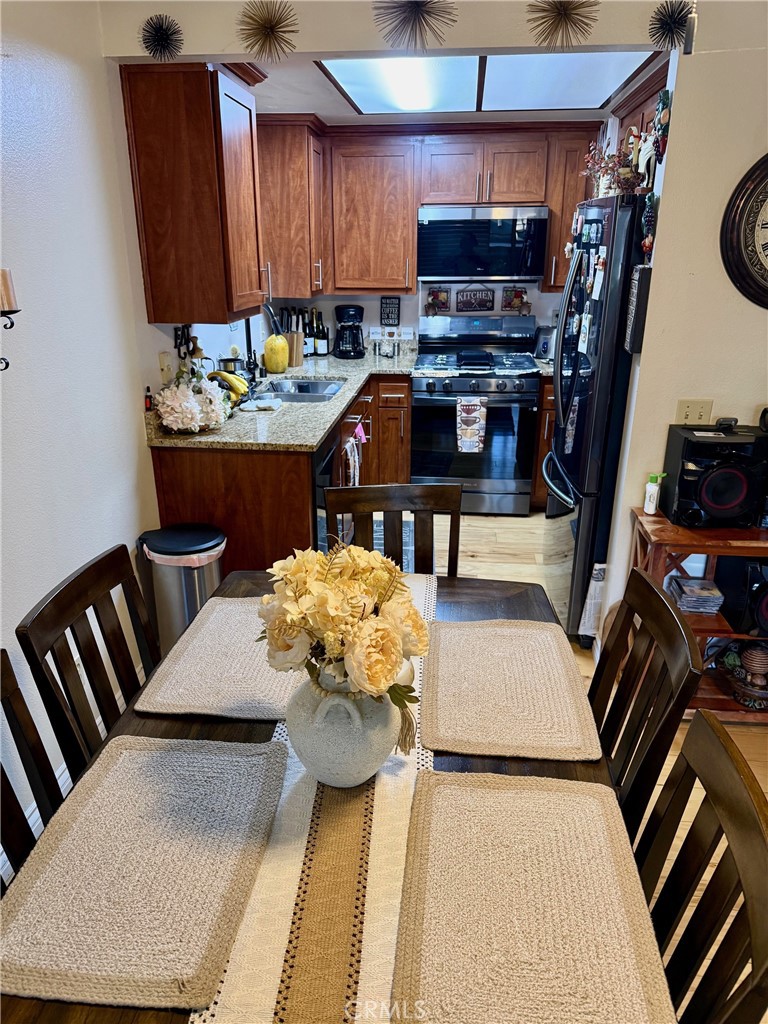 https://media.crmls.org/medias/1030f1fe-4943-4028-904e-6ff2a6969066.jpg?preset=X-Large