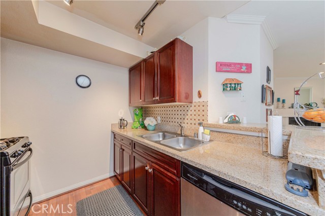 Detail Gallery Image 11 of 36 For 21450 Burbank Bld #211,  Woodland Hills,  CA 91367 - 2 Beds | 2 Baths