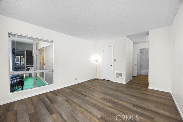 Detail Gallery Image 11 of 44 For 360 S Euclid Ave #219,  Pasadena,  CA 91101 - 2 Beds | 2 Baths