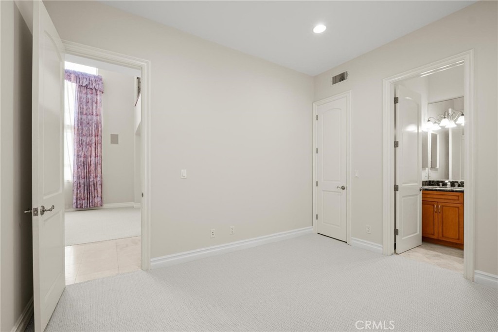 https://media.crmls.org/medias/1031e0a3-ef12-4c58-8500-277652143bca.jpg?preset=X-Large