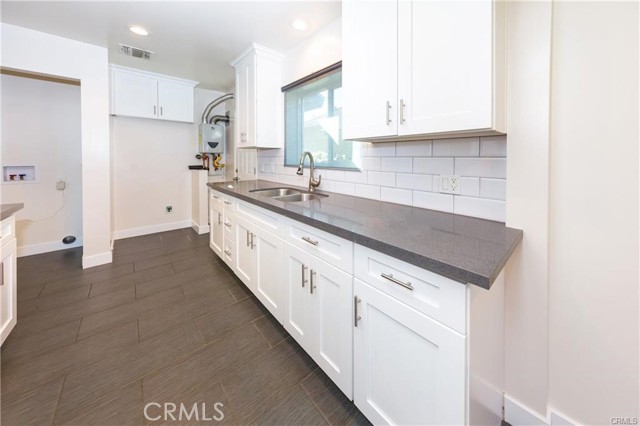 716 W Glenoaks Boulevard, Glendale CA: https://media.crmls.org/medias/10336c61-1daa-41db-8e68-f6c750b76659.jpg