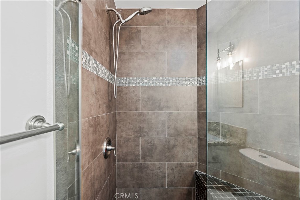 https://media.crmls.org/medias/10346129-c2bf-4ef5-a296-1496cec8cebe.jpg?preset=X-Large