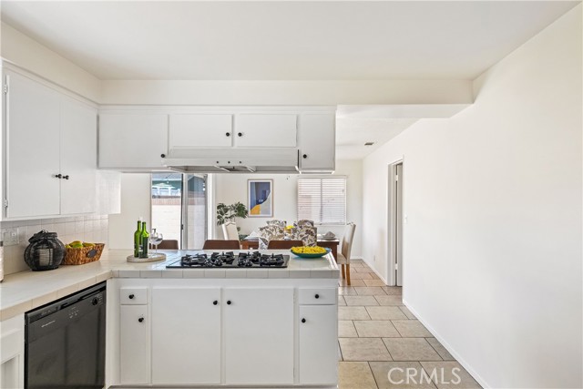 1941 W 235th Place, Torrance CA: https://media.crmls.org/medias/10347f57-94cd-4bdc-a9ab-84c74bee154e.jpg