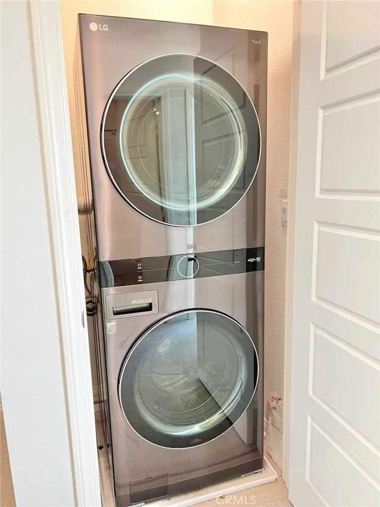 https://media.crmls.org/medias/1034d012-6e96-4552-b17d-fa2a1e0075be.jpg?preset=X-Large