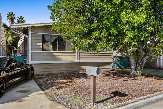 Detail Gallery Image 2 of 33 For 14939 Vinehill, Moreno Valley,  CA 92553 - 2 Beds | 2 Baths