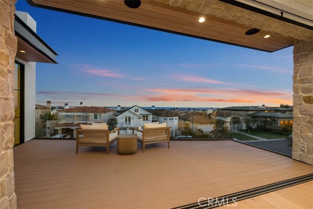 Detail Gallery Image 30 of 59 For 302 Kings Rd, Newport Beach,  CA 92663 - 6 Beds | 8/1 Baths