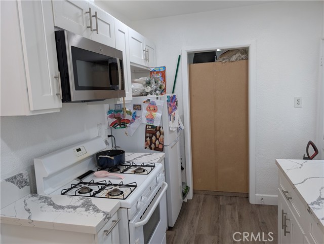 4043 Dwight Avenue, Riverside CA: https://media.crmls.org/medias/103676fc-c101-4ae9-a481-133065410548.jpg