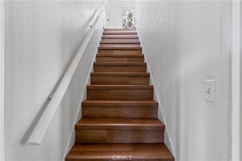 https://media.crmls.org/medias/10367c7a-5fcb-48a2-800d-398b8b6d03e1.jpg?preset=X-Large