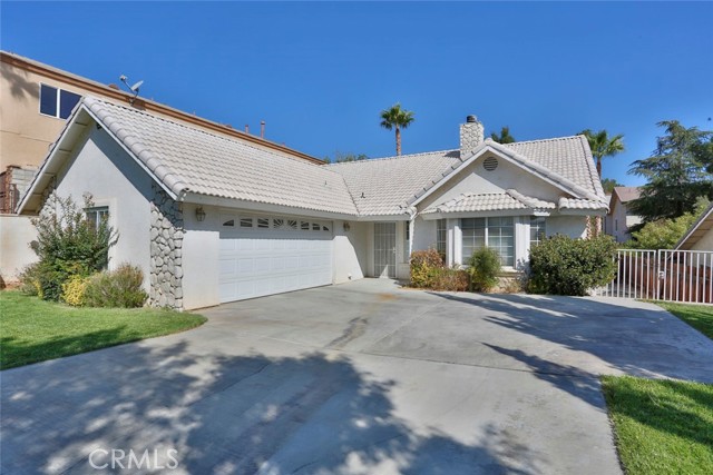Detail Gallery Image 1 of 37 For 17740 Granada Dr, Victorville,  CA 92395 - 3 Beds | 2 Baths