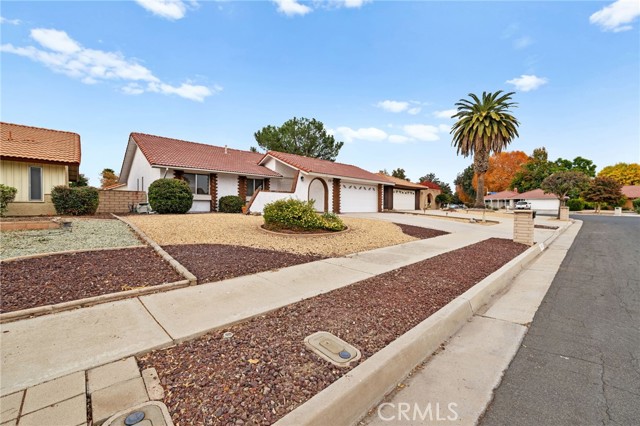 Detail Gallery Image 4 of 44 For 1830 Silver Oak Way, Hemet,  CA 92545 - 3 Beds | 2 Baths