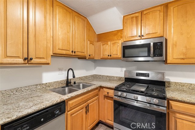 Detail Gallery Image 21 of 29 For 17041 17041 Roscoe Blvd. #4, Northridge,  CA 91325 - 2 Beds | 2 Baths