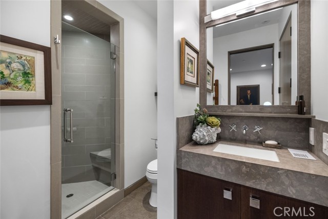 8 Beacon Bay, Newport Beach CA: https://media.crmls.org/medias/10377df5-5bb0-4115-b623-d24ae702671b.jpg
