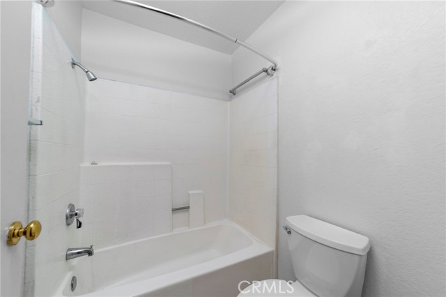 202 Evergreen Court, Azusa CA: https://media.crmls.org/medias/1037e4af-1b7b-40e2-b515-e91d3c750c01.jpg