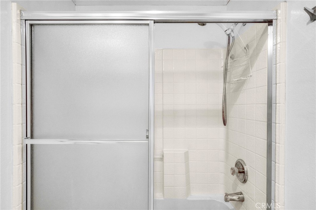 https://media.crmls.org/medias/103977ea-cbc8-4832-a36e-4decfef71171.jpg?preset=X-Large
