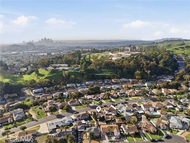 2106 Mcpherson Avenue, Los Angeles CA: https://media.crmls.org/medias/10399e81-f293-48fe-8e4a-d42f6aeab2c0.jpg