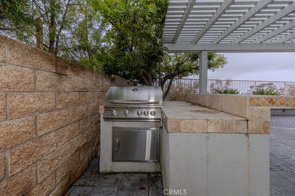 https://media.crmls.org/medias/1039eee1-cb92-4386-93e6-602e90ec5d24.jpg?preset=X-Large
