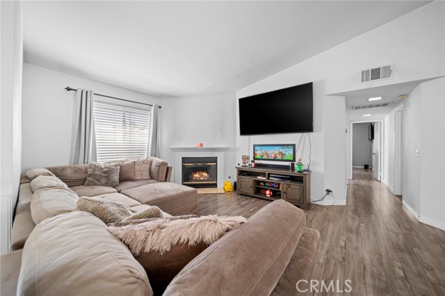 Detail Gallery Image 5 of 23 For 24242 Sylvan Glen Rd #G,  Diamond Bar,  CA 91765 - 2 Beds | 2 Baths