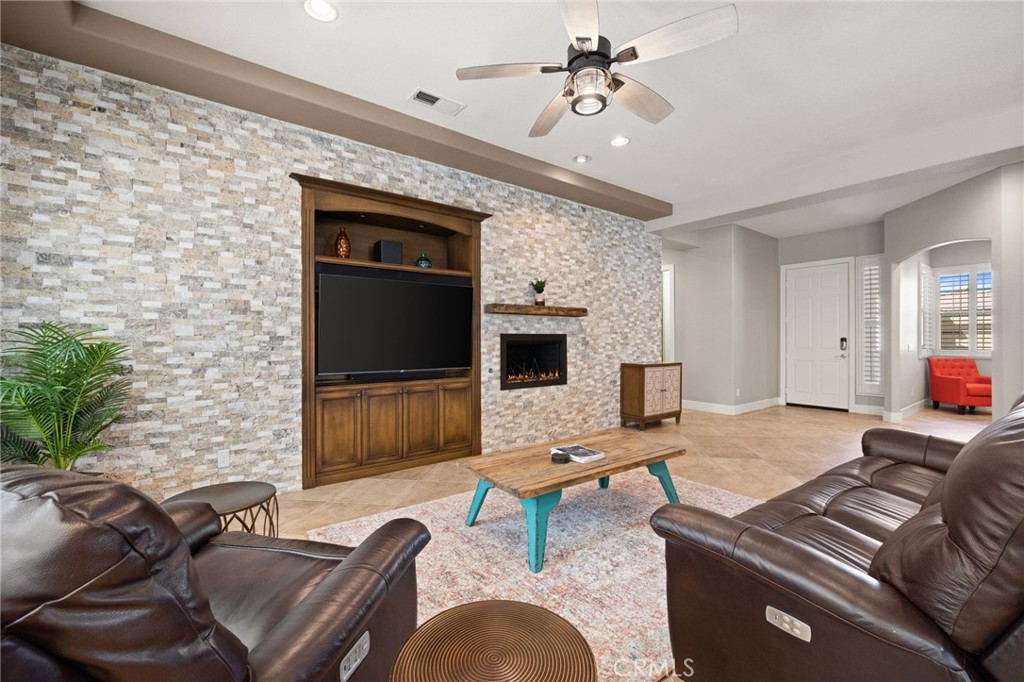 MLS #CV25234858 image #5