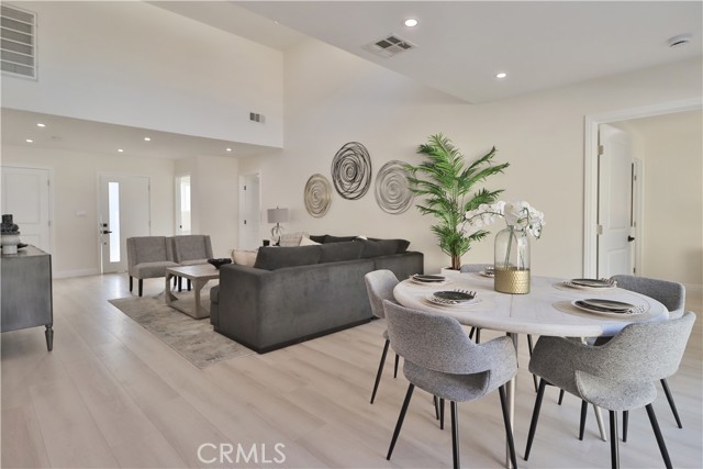 22131 1/2 Victory, Canoga Park CA: https://media.crmls.org/medias/103ae138-0fb2-4955-bd32-54481895da7f.jpg