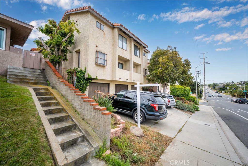 2061 Chatsworth - photo 4