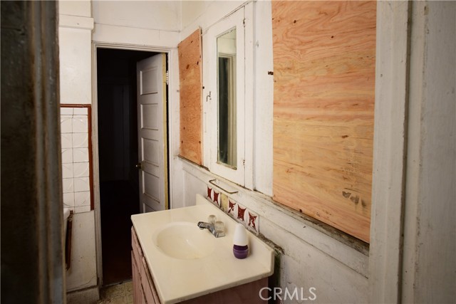 Detail Gallery Image 9 of 21 For 142 W 58th, Los Angeles,  CA 90037 - 2 Beds | 1 Baths
