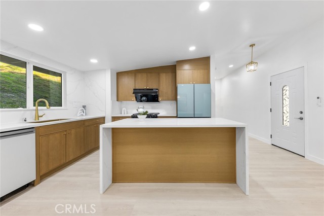 Detail Gallery Image 8 of 41 For 261 Zenith, La Puente,  CA 91744 - 3 Beds | 2 Baths