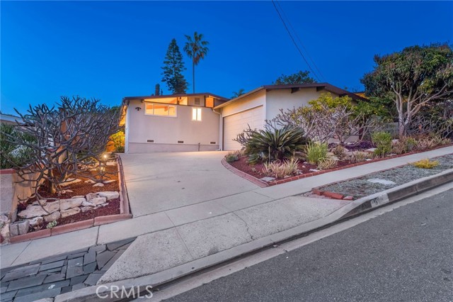 611 25th Street, Hermosa Beach, California 90254, 3 Bedrooms Bedrooms, ,2 BathroomsBathrooms,Residential,Sold,25th,SB22074028