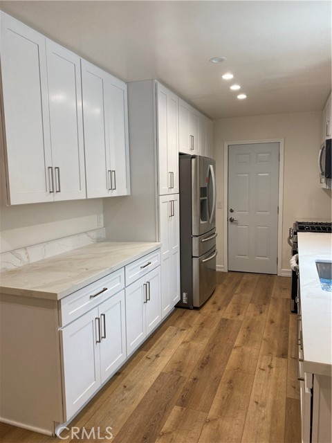 Detail Gallery Image 6 of 7 For 4739 Lemona Ave, Sherman Oaks,  CA 91403 - 3 Beds | 2 Baths