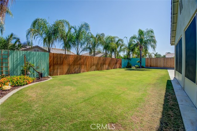 12206 Sundance Canyon Drive, Bakersfield CA: https://media.crmls.org/medias/103f7731-bb55-40f1-923a-026a9fffabb4.jpg