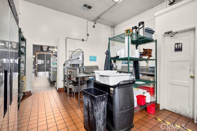 4133 Anaheim Street, Long Beach CA: https://media.crmls.org/medias/103f9d36-5601-4140-b1be-afd3a226a1c0.jpg
