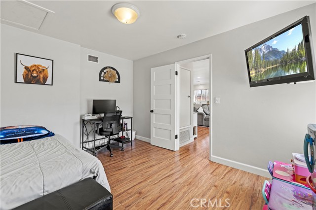 Detail Gallery Image 18 of 36 For 27036 Langside Ave, Canyon Country,  CA 91351 - 5 Beds | 2 Baths