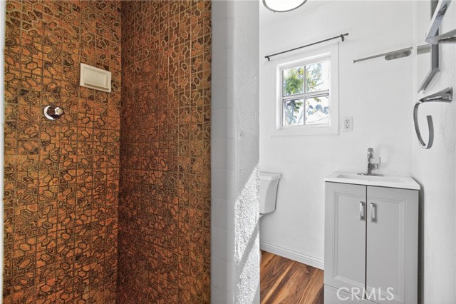 Detail Gallery Image 37 of 38 For 1300 W 90th St, Los Angeles,  CA 90044 - 6 Beds | 3 Baths