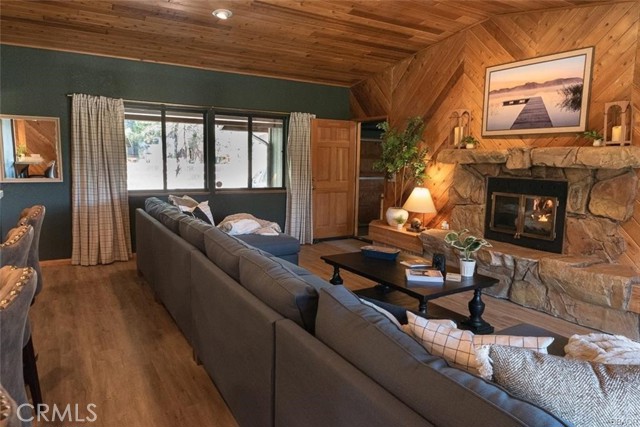 Detail Gallery Image 12 of 45 For 661 Cienega Rd, Big Bear Lake,  CA 92315 - 5 Beds | 3/1 Baths