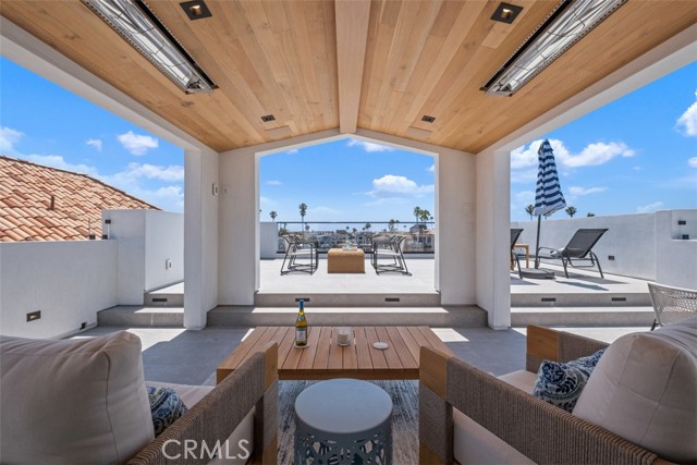 20 Balboa Coves, Newport Beach CA: https://media.crmls.org/medias/10409d72-23bc-4346-b405-f6d8a192ca2b.jpg