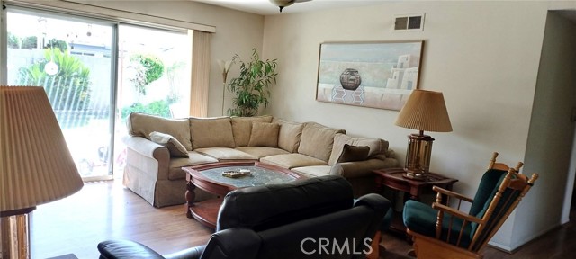 Detail Gallery Image 5 of 13 For 5062 Tripoli Ave, Los Alamitos,  CA 90720 - 4 Beds | 2 Baths
