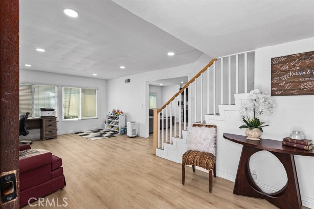 Detail Gallery Image 4 of 22 For 9121 Madeline Dr, Huntington Beach,  CA 92646 - 4 Beds | 2/1 Baths