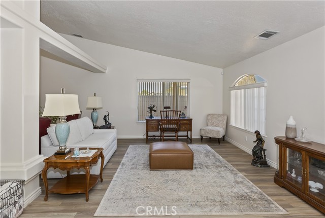 13660 SPRING VALLEY PKWY, Victorville CA: https://media.crmls.org/medias/1042b7f3-1786-4af5-ab36-190e76b6e597.jpg
