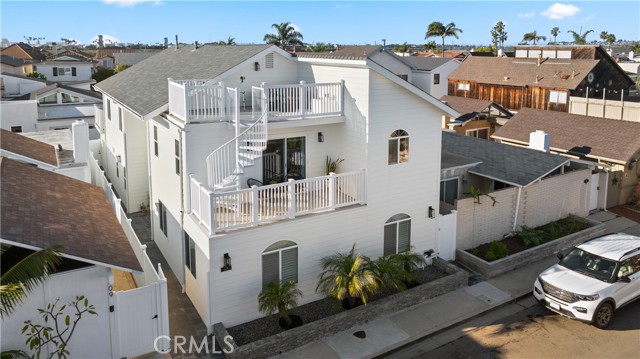 Detail Gallery Image 2 of 60 For 315 Lugonia St, Newport Beach,  CA 92663 - 4 Beds | 4 Baths