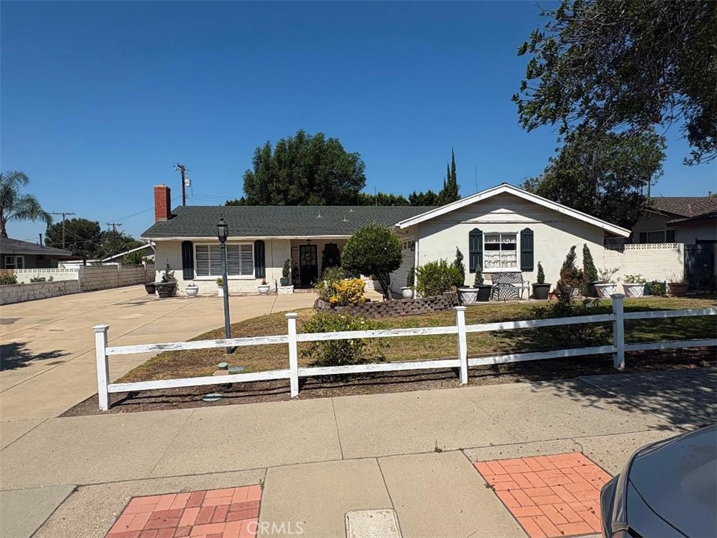 221 E Elwood