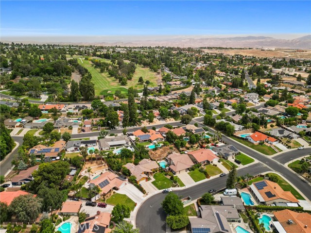 5904 Medio Luna Avenue, Bakersfield CA: https://media.crmls.org/medias/1044458d-46d8-4ef1-871b-b6c1fb027fa2.jpg