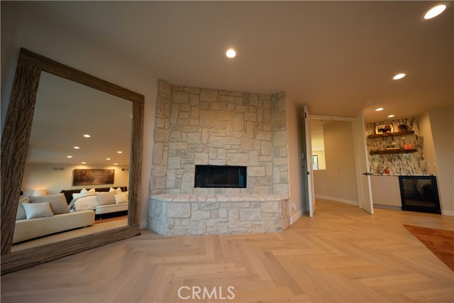 Detail Gallery Image 53 of 74 For 17437 Oak Creek Ct, Encino,  CA 91316 - 5 Beds | 5/1 Baths