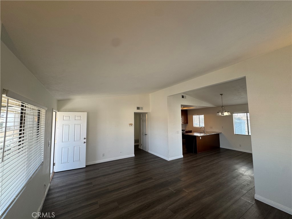 MLS #OC25085195 img 4