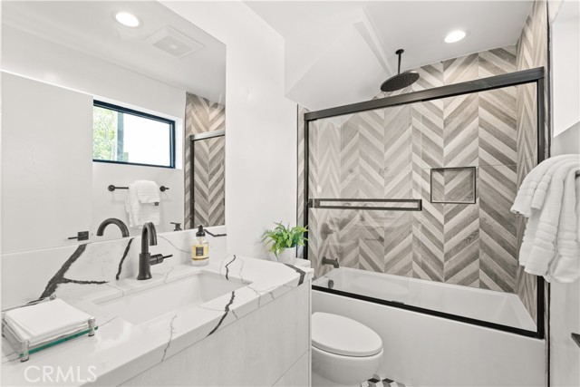 Detail Gallery Image 34 of 59 For 6503 N Contour Ln, North Hollywood,  CA 91606 - 3 Beds | 3/1 Baths