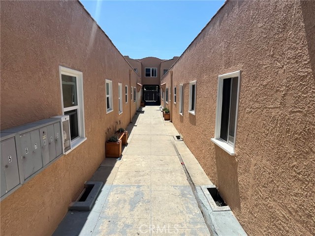 1222 E 10th Street, Long Beach CA: https://media.crmls.org/medias/104574c0-b48a-40f7-8e78-269b27dc213b.jpg
