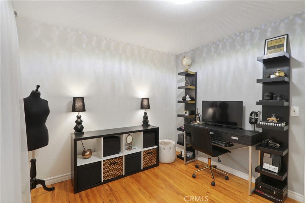 MLS #OC25260013 image #19