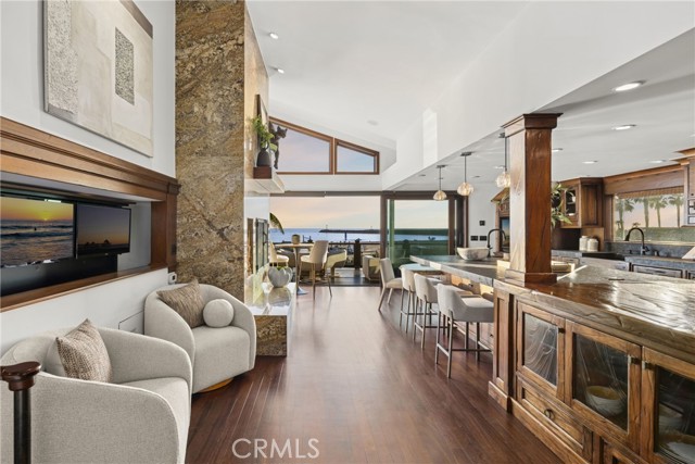 Detail Gallery Image 8 of 56 For 3150 Breakers, Corona Del Mar,  CA 92625 - 4 Beds | 5 Baths