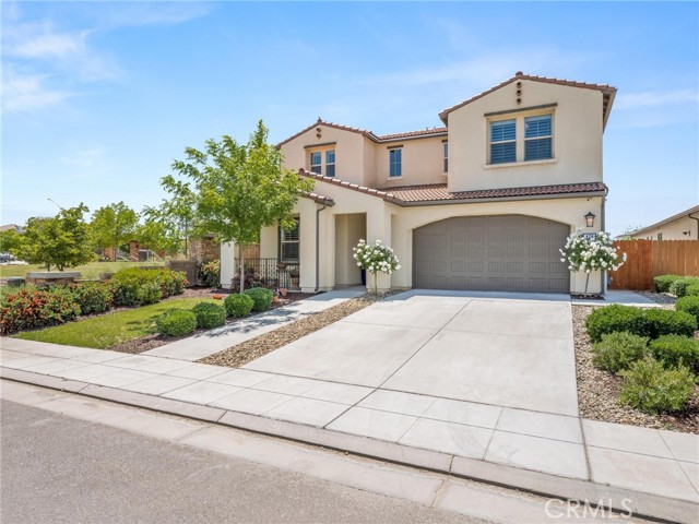 Detail Gallery Image 2 of 51 For 428 Expedition Way, Madera,  CA 93636 - 4 Beds | 3/1 Baths