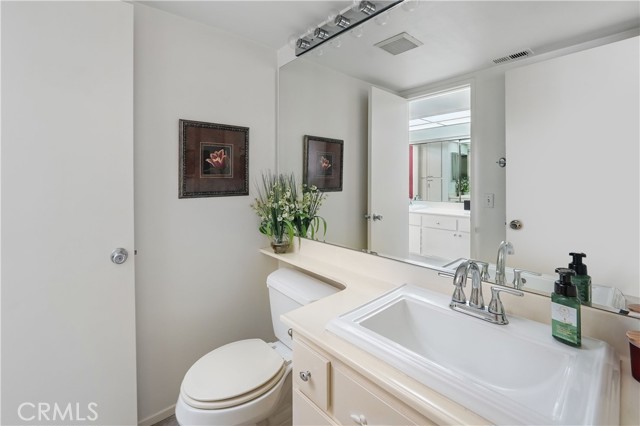 Detail Gallery Image 10 of 28 For 24009 Arroyo Park Dr #54,  Valencia,  CA 91355 - 2 Beds | 2/1 Baths